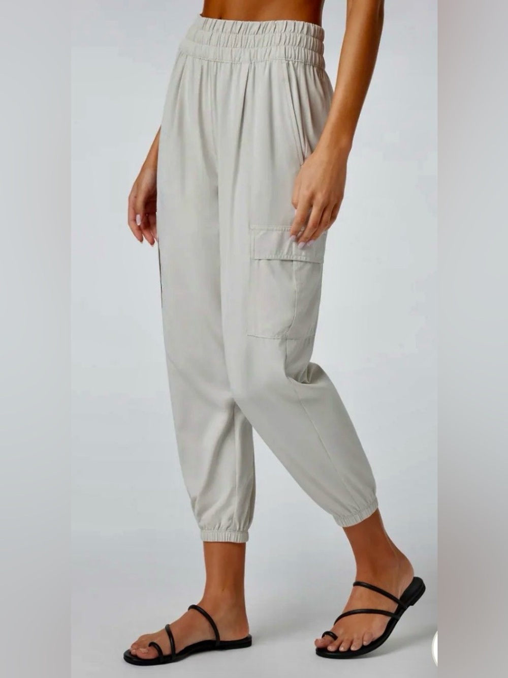 NWOT Vuori Villa Cargo Jogger Women’s Size M